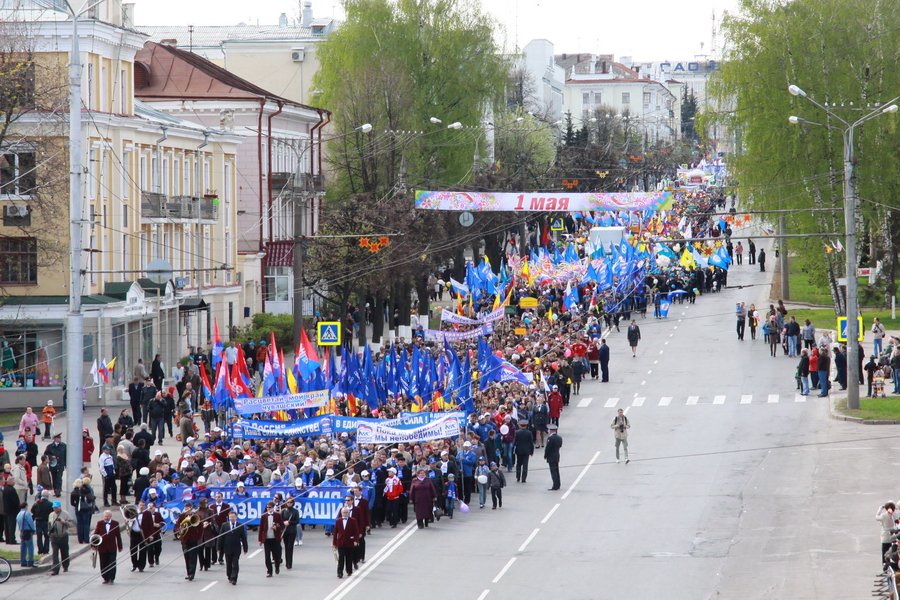 1 мая чебоксары. Первомайское праздничное шествие Чебоксары. Первомайская демонстрация 2022 Чебоксары. Украшение колонны на 9 мая.